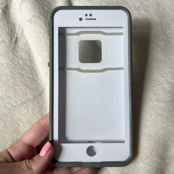 (FREE With Purchase) iPhone 6s Plus/iPhone 6 Plus, Life Proof Case - Picture 3 of 7